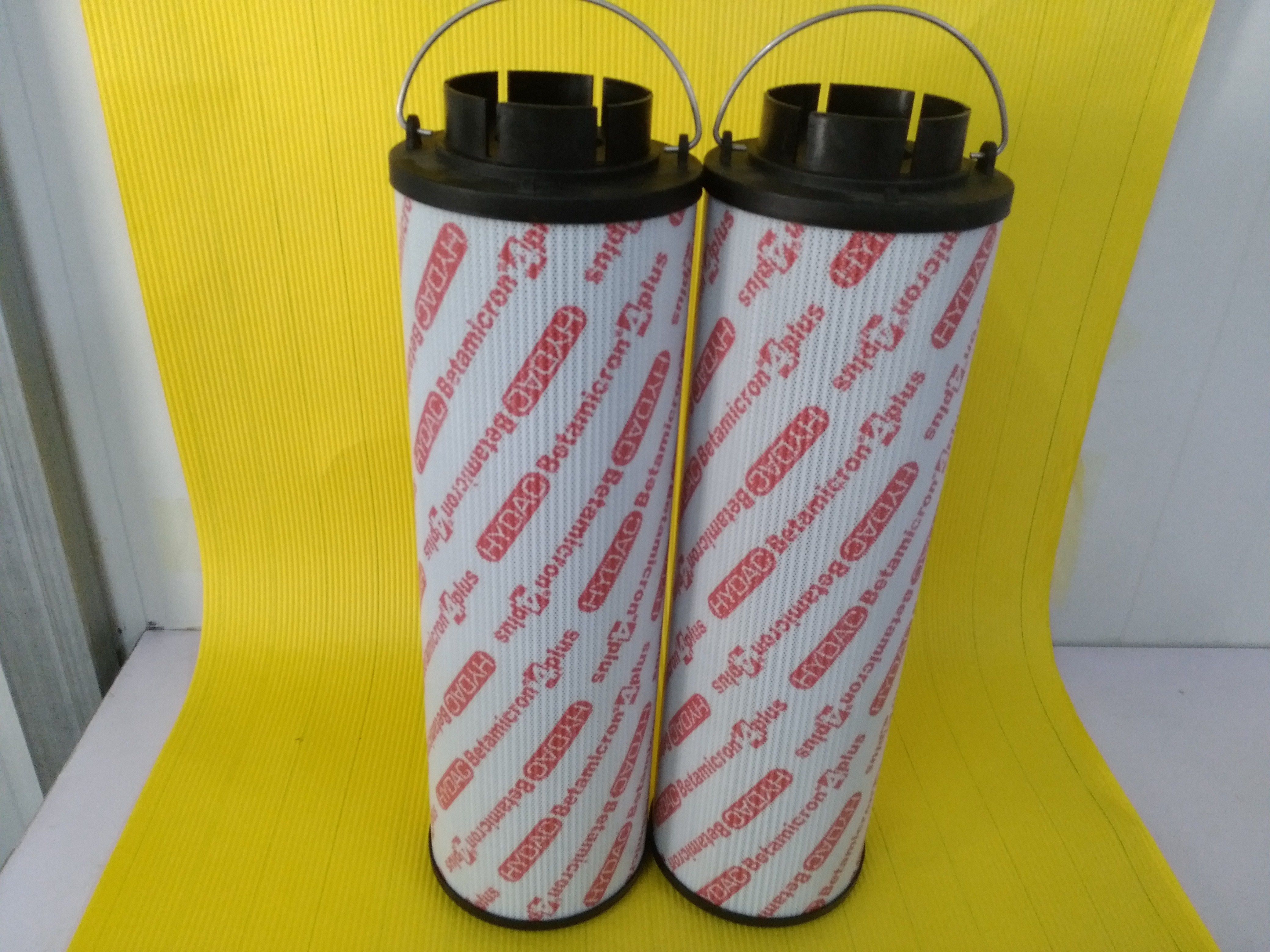 机油滤芯1300R050BN3HC/-W机油滤芯1300R050BN3HC/-W